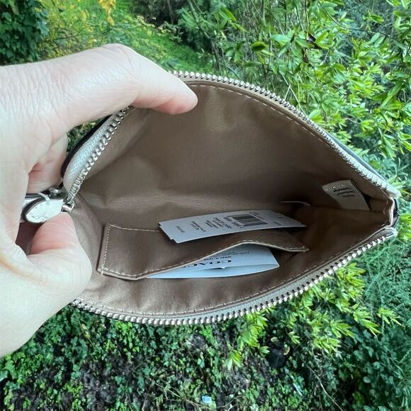 COACH Corner Zip Leather Wristlet With Cherry Print DCF05 NWT AUTHENTIC - Picture 7 of 10